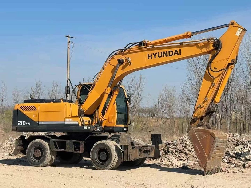 Χρησιμοποιούμενος υγιούντα 210-9 τροχός εξορυκτής του 2014. Αξιόπιστη κατάσταση.