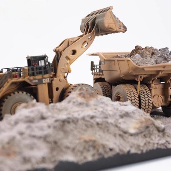 Diecast Masters Κλίμακα 1/125 Σετ Μοντέλων Φορτωτή Τροχών & Φορτηγού Ορυχείων με Λασπώδες Σκηνικό 85762