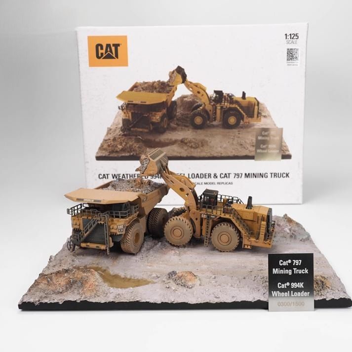 Diecast Masters Κλίμακα 1/125 Σετ Μοντέλων Φορτωτή Τροχών & Φορτηγού Ορυχείων με Λασπώδες Σκηνικό 85762