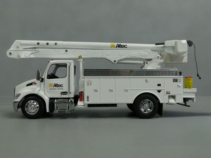 1/32 Peterbilt 536 Με Εναέριο Πλατφόρμα Εργασίας Altec AA55 DM Model 71105