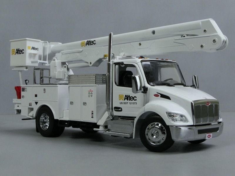 1/32 Peterbilt 536 Με Εναέριο Πλατφόρμα Εργασίας Altec AA55 DM Model 71105