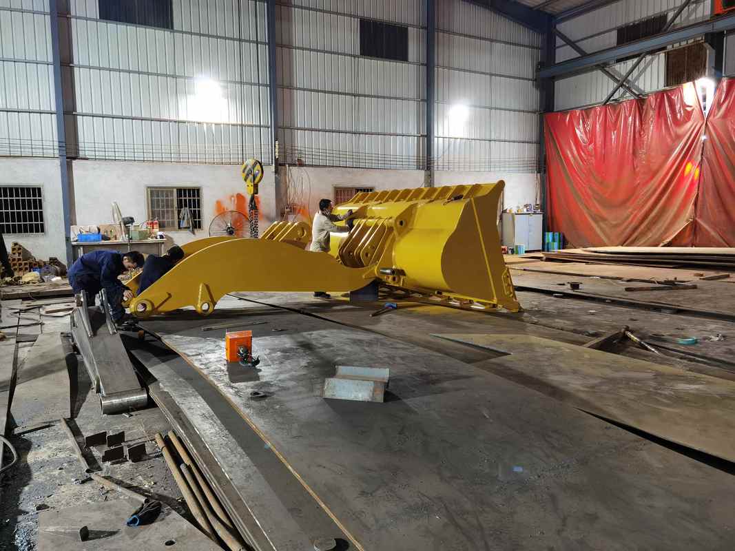 Εξατομικευμένος Κάδος Εκσκαφέα 5,5 Κυβικών Μέτρων για Φορτωτή Τροχών Cat 980 - Κάδος Βράχου Q355B βαρέως τύπου